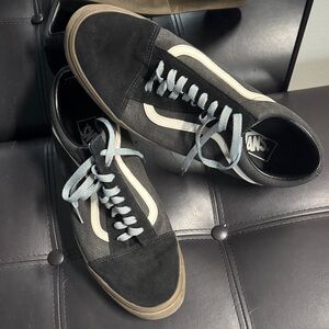 Vans Men's Black and White Sneakers